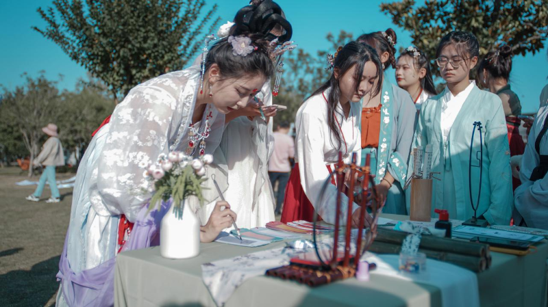 团市委举办“古韵神山 野趣拾光”国风游园会活动